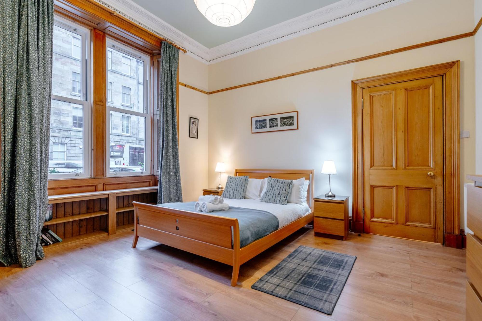 Beautiful Spacious Ground Floor Newington Flat Единбург Екстериор снимка